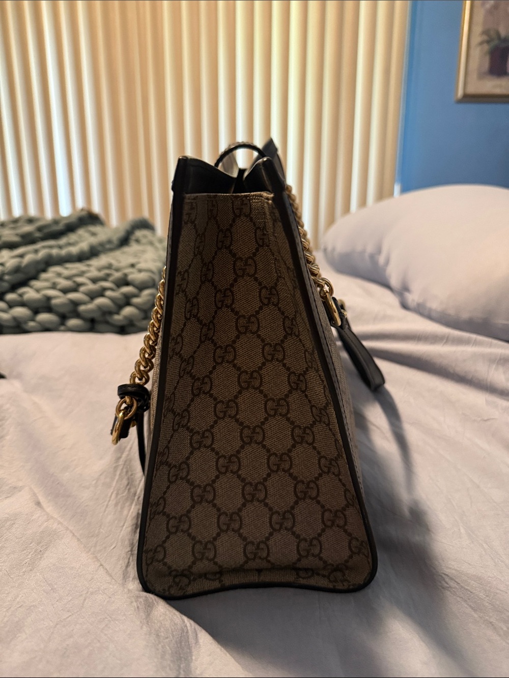 Gucci GG Supreme Canvas Black Trim Shoulder Bag - Picture 2 of 7